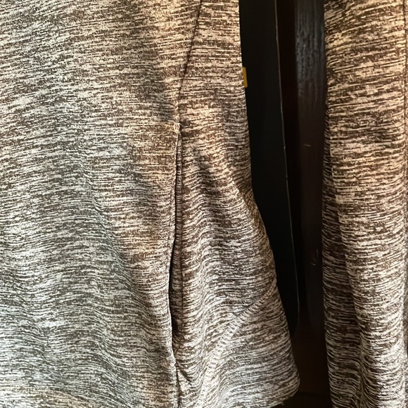 Sports top - Picture 2 of 5